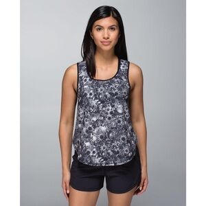 𝅺Lululemon Run: Split Singlet Flowabunga Black Angel Wing Size 4